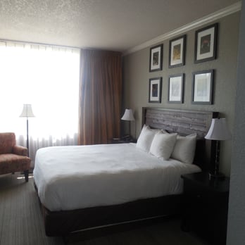 Mountain Creek Inn - View of room from door, closet to the left, bathroom to the right. - Hotels Near Me - Pine Mountain, Georgia