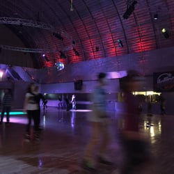 Rolling Dance & Burger - Músicos en patines.