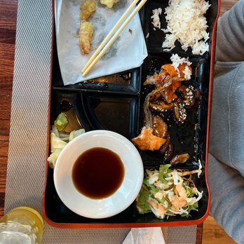 Bangkok Tokyo - Teriyaki Salmon bento box so dry it gives you cotton mouth. - Japanese Near Me - Lake Bluff, Illinois Bangkok Tokyo - Teriyaki Salmon bento box so dry it gives you cotton mouth. - Japanese Near Me - Lake Bluff, Illinois