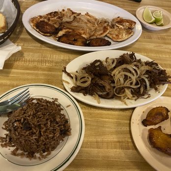 Original Rio Cristal - Moros y cristianos, vaca frita, plátano maduro y bisté de pollo - Cuban Near Me - Miami, Florida Original Rio Cristal - Moros y cristianos, vaca frita, plátano maduro y bisté de pollo - Cuban Near Me - Miami, Florida