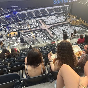 SoFi Stadium - Stadiums & Arenas Near Me - Inglewood, California SoFi Stadium - Stadiums & Arenas Near Me - Inglewood, California