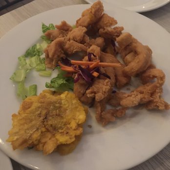 Desecheo Restaurant - Tostones con pollo - Puerto Rican Near Me - Aguadilla, Puerto Rico