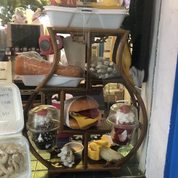 Polar Bear - The sundae and food option on display - Ice Cream & Frozen Yogurt Near Me - North Riverside, Illinois