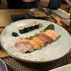 Kobe Restaurant - Classic sushi plate
