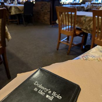 Delaney's Hole in the Wall - Inside - American Near Me - North Conway, New Hampshire