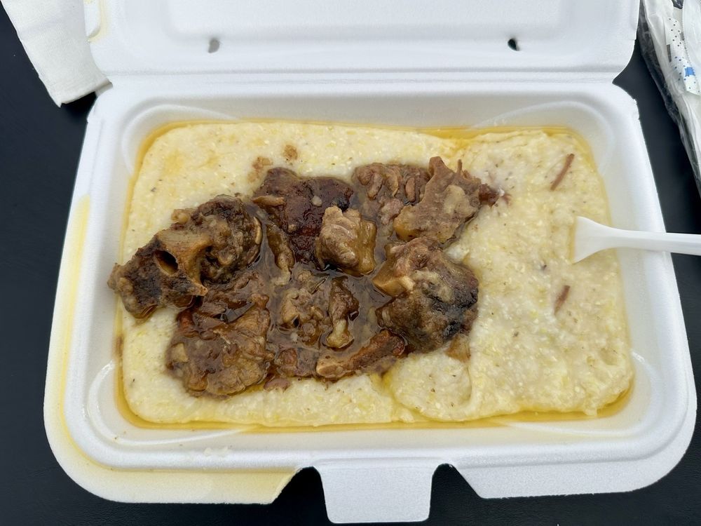 Skyline Wings and Things Logo