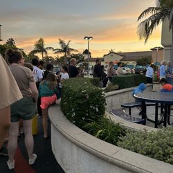 Handel's Homemade Ice Cream - Redondo Beach - Part of the long line