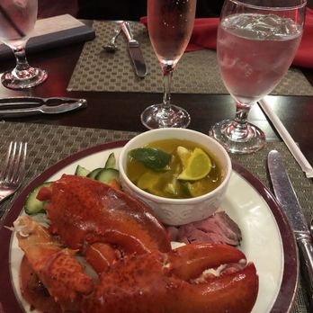 Cafe Sierra - Lobster claws off the buffet - New American Near Me - Universal City, California