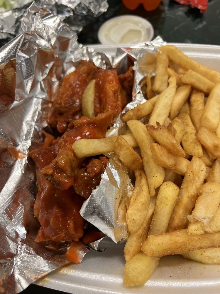 JJ's Wings and Things Logo