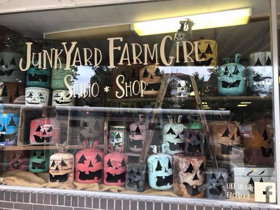 JUNKYARD FARMGIRL Updated September 2024 118 W 10th St, Lamar, Missouri Home Decor Phone