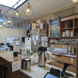 Nuflours - Front kitchen space and counter