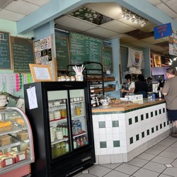 Back East Bagels - Long line to order this Saturday morning. They are busy! Must be good. #firsttimer