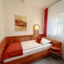 Hotel West