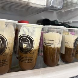 One is supposed to be premium taro milk tea but they all look like sea salt coffee. Isn't taro supposed to be purple???