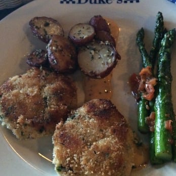 Duke's Seafood - Awesome Crab "Un-Cakes"!! - Seafood Near Me - Seattle, Washington