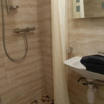 George Hotel - shower room - Hotels Near Me - London, XGL