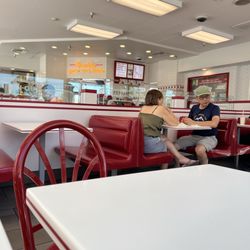 In-N-Out Burger - Before the lunch rush