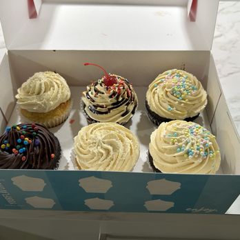 Colossal Cupcakes - North Olmsted - They look nice but that's it. - Bakeries Near Me - North Olmsted, Ohio Colossal Cupcakes - North Olmsted - They look nice but that's it. - Bakeries Near Me - North Olmsted, Ohio