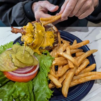 Mandy's Breakfast House - Bacon Cheesburger - Breakfast & Brunch Near Me - Sonora, California