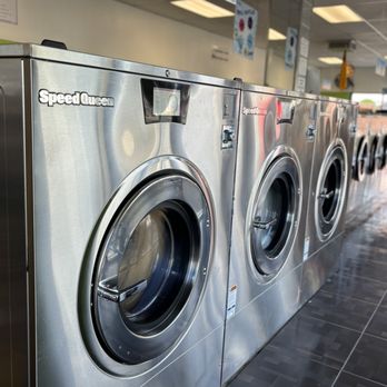 Lugo's Lavanderia - Laundromat Near Me - Huntington Park, California Lugo's Lavanderia - Laundromat Near Me - Huntington Park, California