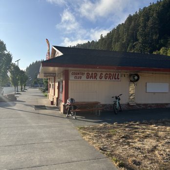 Country Grill - Outside - Bars Near Me - Klamath, California