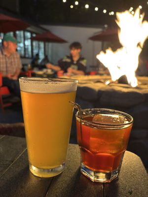 Hollywood Tavern by null