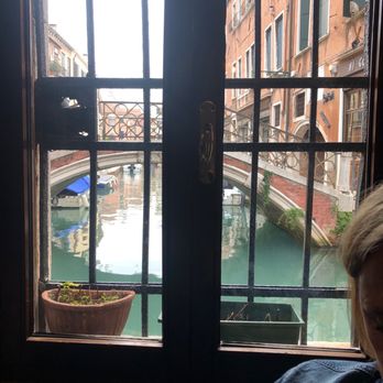Corner Pub - Room in the back! - Pubs Near Me - Venezia, VE