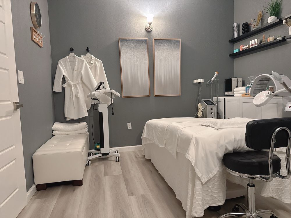 Family Club Massage & Facial