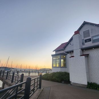 Lara’s Fine Dining - Sunseting by the marina - Italian Near Me - Richmond, California