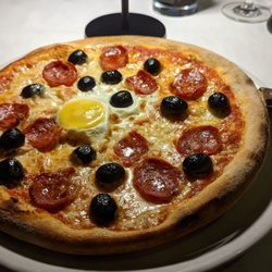 La Trattoria - Pizza Calabrese mit Spiegelei