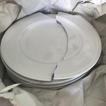Clutter - Broken dishes, no wrap between, no bubble wrap, place in box at odd angle - Movers Near Me Clutter - Broken dishes, no wrap between, no bubble wrap, place in box at odd angle - Movers Near Me