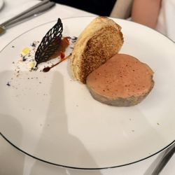 Château des Fines Roches - Notre foie gras mi-cuit an Rasteau, brioche toastée et confit d'oignons doux des Cévennes