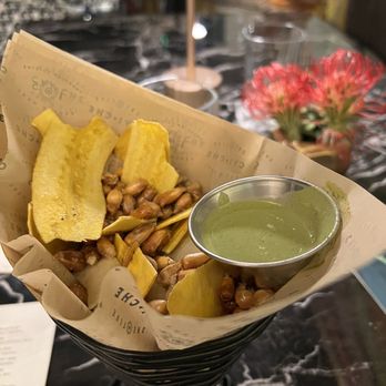 CVI.CHE 105 - Complimentary nuts and chips - Peruvian Near Me - Miami, Florida CVI.CHE 105 - Complimentary nuts and chips - Peruvian Near Me - Miami, Florida