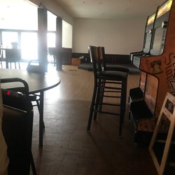 The Goose Bar and Grill - Dining room