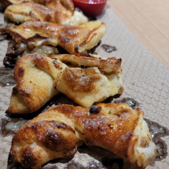 &pizza - Close up of Vegan Knots w/Tomato Dipping Sauce 9.4.22 - Pizza Near Me - Gathersburg, Maryland