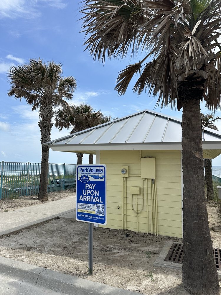 Van Avenue Beach Parking Ramp Image