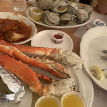 Pub 199 - 2 Dozen Clams and King Crab - Steakhouses Near Me - Mount Arlington, New Jersey