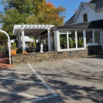 The Colonel Blackinton Inn - Another exterior shot - American Near Me - Attleboro, Massachusetts