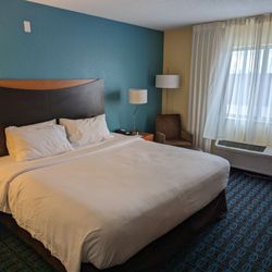 Fairfield by Marriott Inn & Suites Saginaw - King bed