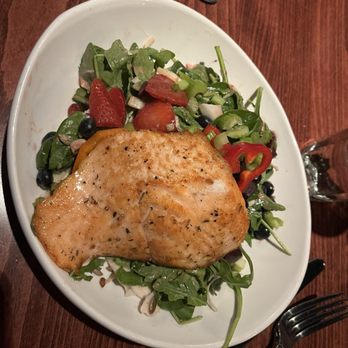 Oswego Grill - Superfood salmon bowl - American Near Me - Lake Oswego, Oregon Oswego Grill - Superfood salmon bowl - American Near Me - Lake Oswego, Oregon