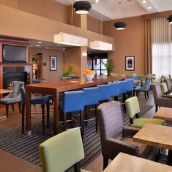 Hampton Inn & Suites Tacoma - Restaurant