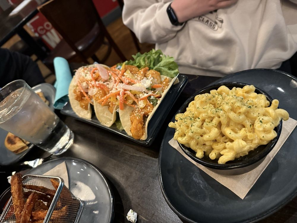City Line Bar and Grill