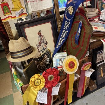 Reclaimed on Main - Antiques Near Me - Shelbyville, Kentucky