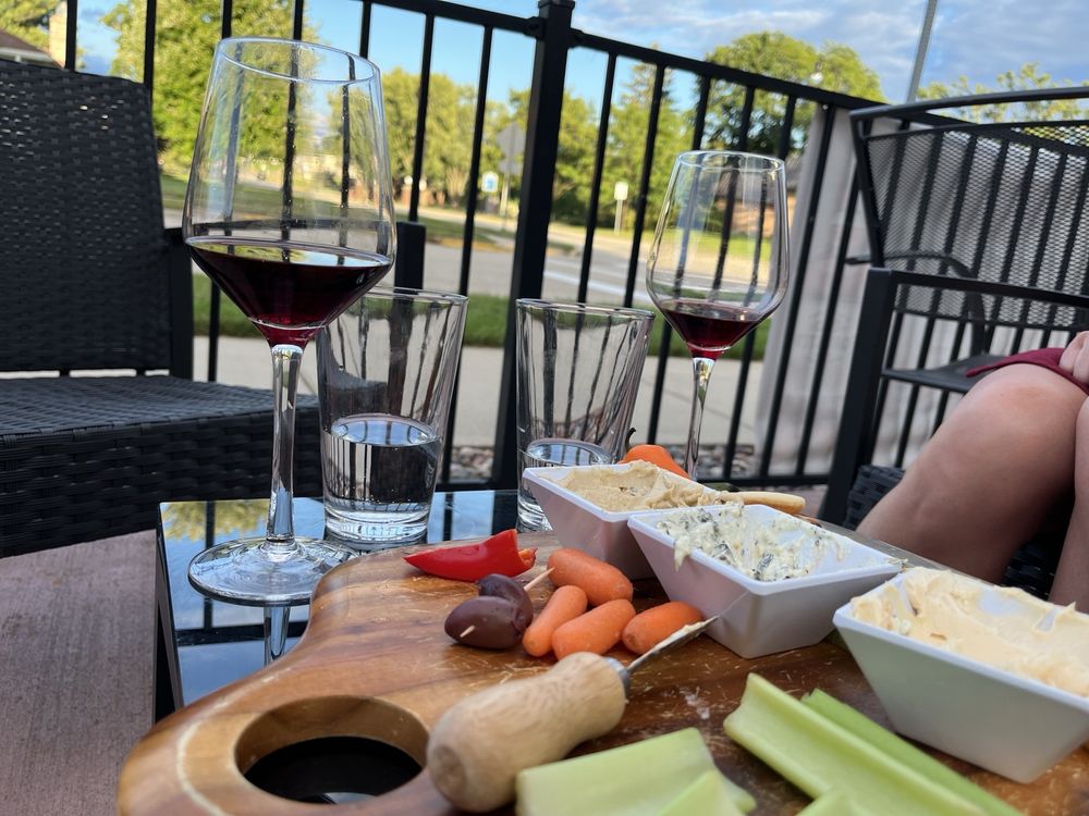 Red & White Winebar - vineyard in Waunakee, WI