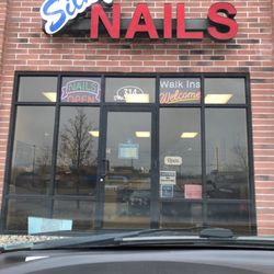 Silky Nails - Outside