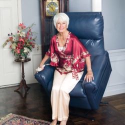 Metrocare Home Medical Equipment - Lift Chairs will maximize your independent lifestyle! Choose from our many styles, colors & fabrics to accent your decor.