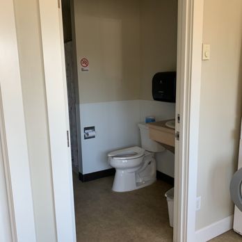 Harborview Inn & RV Park - Toilet - Hotels Near Me - Garibaldi, Oregon