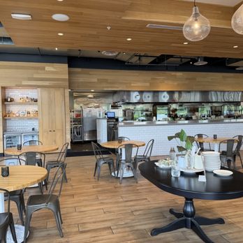 True Food Kitchen - Dining area - New American Near Me - Edison, New Jersey