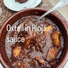 Oxtail in Rioja sauce with potatoes Oxtail in Rioja sauce with potatoes