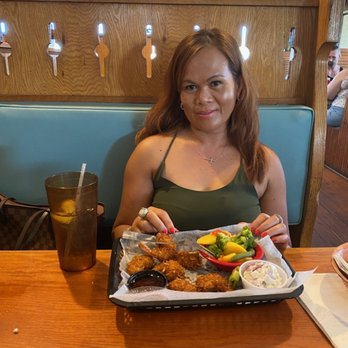 Charlie Horse Restaurant - Beth let's eat - Seafood Near Me - Ormond Beach, Florida